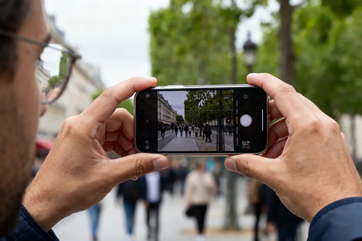 Comment faire un selfie parfait : 8 astuces pour réussir